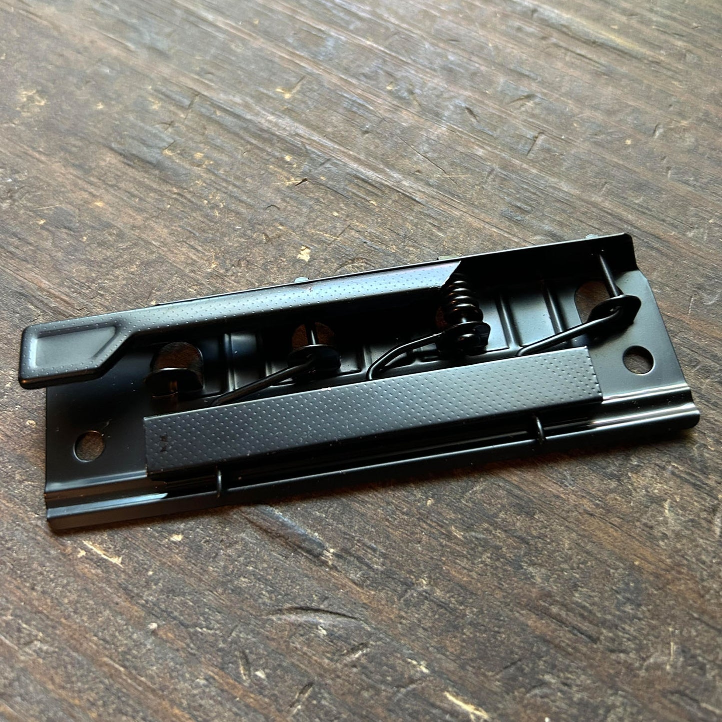 Black Metal Lever Clip